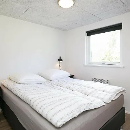 Three-bedroom Holiday In 4 *