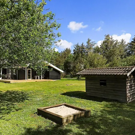Three-bedroom Holiday In 4 * Strandby