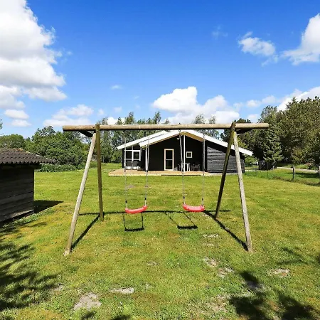Three-bedroom Holiday In 4 * Strandby