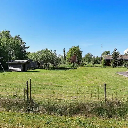 Three-bedroom Holiday In 4 * Strandby