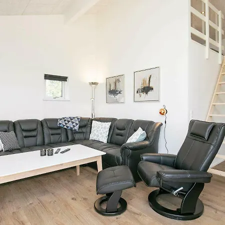 Ferienhaus Three-bedroom Holiday In 4 *