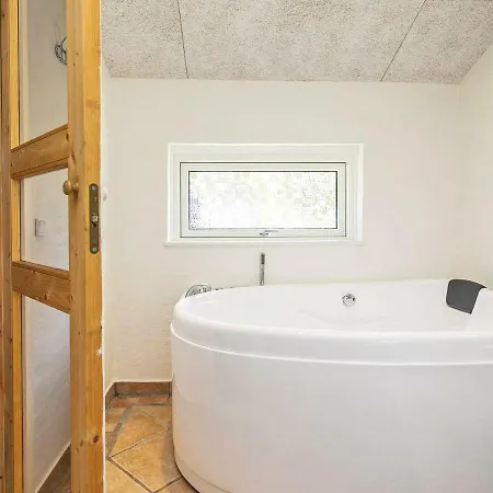 Ferienhaus Three-bedroom Holiday In 4 Strandby