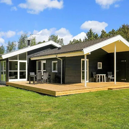 Ferienhaus Three-bedroom Holiday In 4